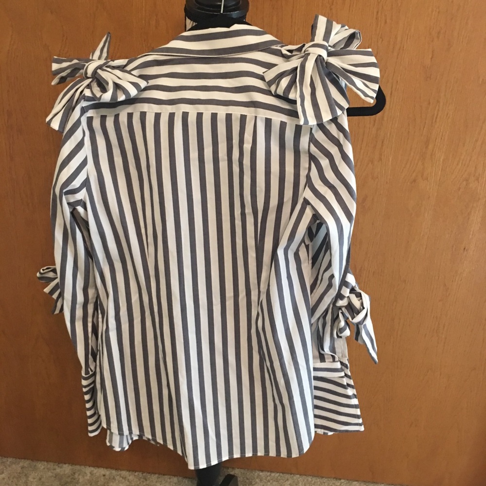 Banana republic long sleeve button up - Picture 2 of 4